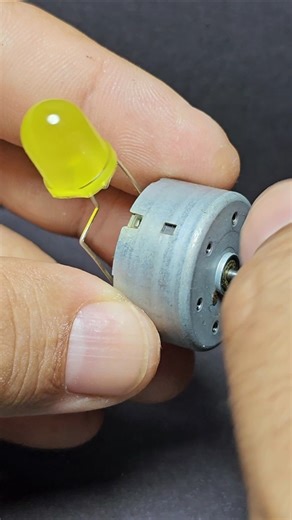 Generating Electricity Using DC Motor #shorts