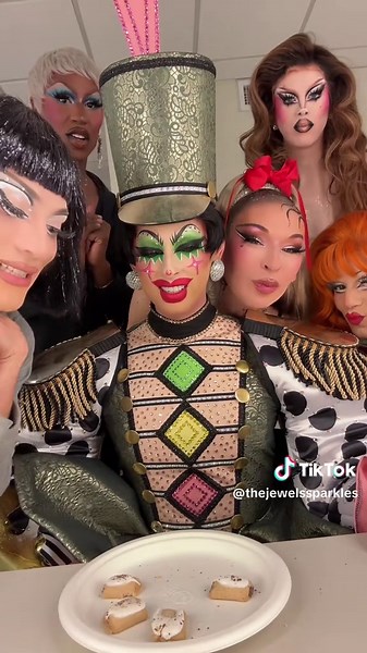 POISON GAME WITH THE XMAS GIRLSSSS☠️☠️☠️☠️☠️☠️☠️☠️ @Shea Coulee @Suzie 💋✨ @Crystal Methyd @Cody Barnes @lydiabkollins