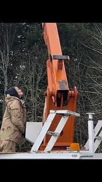 Tips From a Bucket Truck Operator : Listen for the “HISS” 🏗️