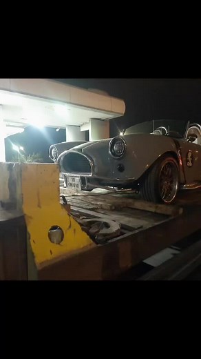 Classic Triumph TR6: Nighttime Showcase