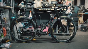 105K views · 671 shares | Watching a superbike come together never gets old. Gee Milner makes this Scott bikes Addict with RED eTap AXS and Zipp 303s shine. | SRAM road | Facebook