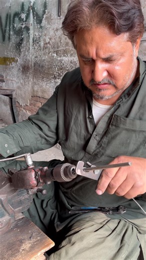 Master hands making spring on drill machine #shorts #springmaking