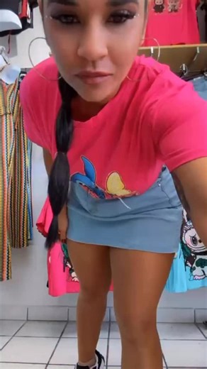 Aprecien los detalles en rhinestones que tienen las camisas.💎$14.99. Varios diseños de caricaturas en todas nuestras tiendas. Tamaños Small a Large.🫶🏼 📍Ubicaciones y Horarios: 🎄Cantón Mall, Bayamón. Lunes a sábado 8-5, domingo cerrado. 🎄Rexville Town Center, Bayamón. Lunes a sábado 9-7, domingo 11-6. 🎄Los Colobos Shopping Center, Carolina. Lunes a sábado 9-7, domingo 11-6. 🎄Norte Shopping Center, San Juan. Lunes a sábado 9-6, domingo 11-5. 🎄Barrio Obrero Ave. Borinquen, San Juan. Lunes 