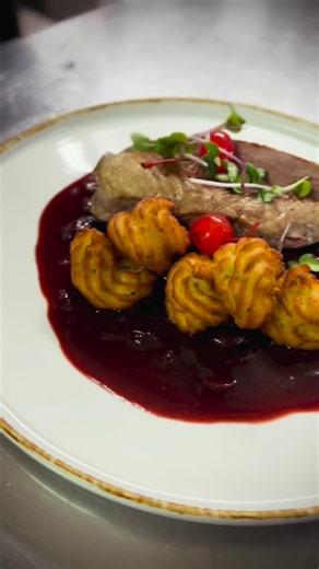 V naší kuchyni se teď vaří taková krásná jídla  přijďte i Vy na naše Svatomartinské menu a to až do 16.11.2025 #svatomartinskáhusa #svatomartinskemenu #restauraceplzeň #pilsen | Restaurace U Malické Brány by Alumia | Facebook