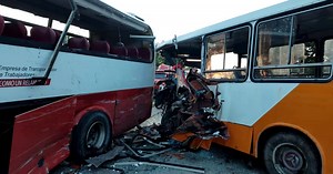 Un attelage de chevaux a été impliqué dans un accident entre deux autobus à Villa Clara
