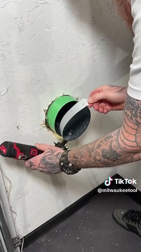 Cutting 22GA Spiral Duct Seams with M12 FUEL Nibbler | Milwaukee Tool