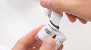 这么小的显微镜，就能放大60倍，让我时刻都能观察到围观世界