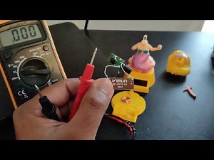 How solar dancing girl toy works?