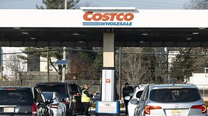 Costco customers get more hours to fill up their cars with gas
