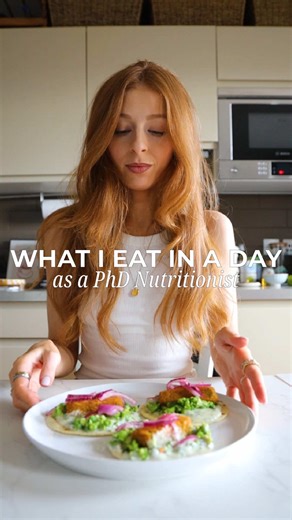 WHAT I EAT IN A DAY as a PhD Nutritionist 🥗🩷 Breakfast: salted caramel date baked oats with high-protein greek yoghurt and berries Lunch: tofu goujon, tartar sauce & pea crush on tacos Snack: banana bread cookie dough bites Dinner & Dessert: ordered in from Mildreds and made my healthy brownie pudding, served with greek yoghurt along a peppermint tea 👩‍🍳 You can find all recipes on my page and website. ⚠️ Disclaimer: My WIEIAD videos are shared for food inspiration only. #whatieatinaday