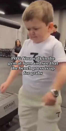 You gotta be quick at those peak times😂😭 #gym #gymtok #everythinggym #lifting #lift #viral #gymbro #gymmemes #hasbulla #hasbullathegoat #benchpress #gymjokes #treadmill