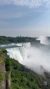 The Observation Tower in Niagara Falls State Park, USA offers unobstructed views of the iconic #NiagaraFalls. 🌊 🌊 🌊 | Niagara Falls USA