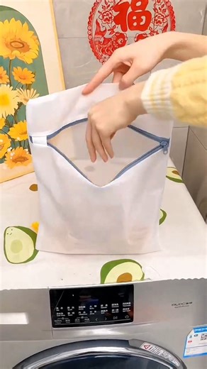Mesh magic, gentle care—this laundry bag shields delicates from snags, keeping fabrics fresh. 🧺✨ Shop Now🛒https://cutt.ly/TrGzdAm7 #LaundryBag #DelicateCare #MeshProtection #WashSafely | DHgate