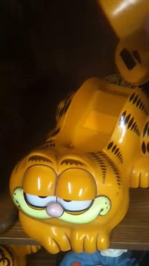 Cool vintage Garfield phone