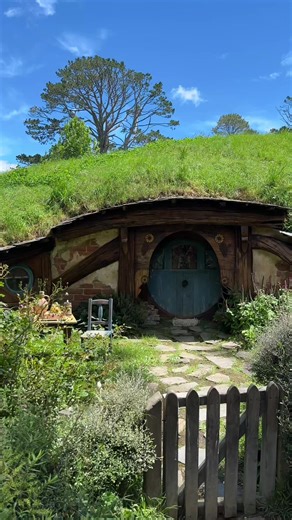 Explore Hobbiton: A Beautiful Day in New Zealand