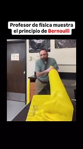 El teorema de Bernoulli describe la distribución de la presión, la velocidad y la altura en un flujo de fluido ideal. En la base de este teorema está el hecho de que la energía total a lo largo de una línea de flujo permanece constante. | A S T R O N O M Y W E B