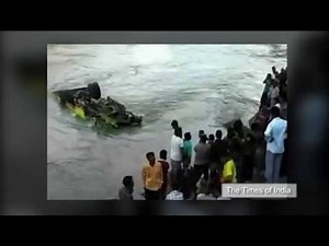 39 people killed in India bus crash