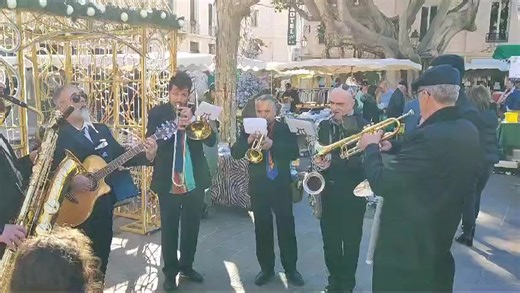 🧜‍♀️ 🎶 Ce samedi sur la place Marinoni, le tube favori des petites sirènes berluganes ! ♥️ | Ville de Beaulieu-sur-Mer