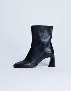 Topshop Star Premium leather round toe block heel boot in black | ASOS