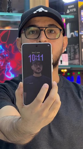 A simple feature that completely changes the look of your lock screen. In this video, I set my personal photo as the lock screen wallpaper and enabled the background removal effect. When the screen turns off, only the subject appears on the Always On Display, creating a clean and premium look. Once the screen turns on, the full wallpaper with its background is displayed again for a seamless and eye-catching effect. #Samsung #AlwaysOnDisplay #LockScreen #GalaxyTips #AndroidCustomization