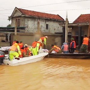 4.2K views · 147 reactions | As of tonight floods in the central and Central Highland regions have killed 20 people and left 14 missing. Local authorities have taken action to keep residents safe and ensure food is provided. Some provinces have asked the State for emergency food support. More heavy rain is forecast this week. | Việt Nam News | Facebook