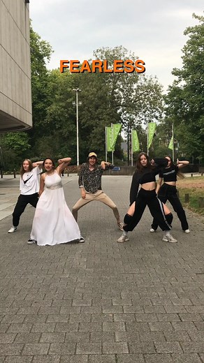 822K views · 40K reactions | The energy of the first girls  | Ed People | Facebook