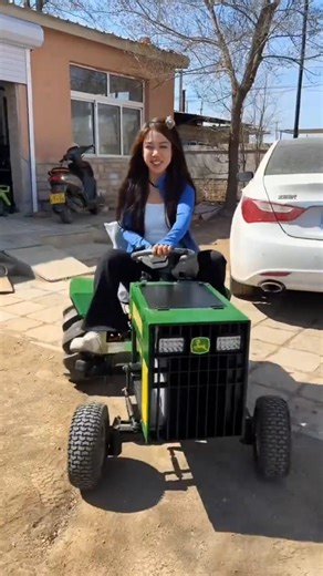 “World’s Smallest Tractor… But So Powerful! 💪🚜” #tractor #shorts