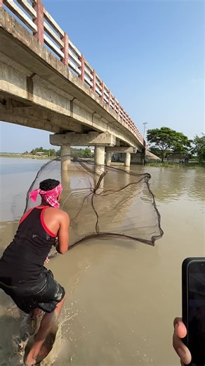 Expert Techniques for Catching Big Fish with Cast Nets