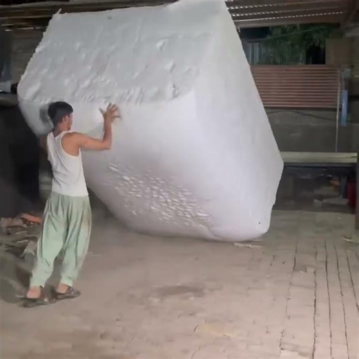 'From Liquid to Giant Block – The Art of Polyurethane PU Foam Manufacturing'