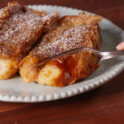 You don't even need a blow torch for this Creme Brulee French Toast. Full recipe: http://dlsh.it/3Tbyb4h | Delish