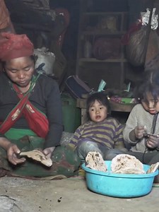 49K views · 685 reactions | Making and eating technology of primitive bread.#villagelife #village #dailylife #rural #Cooking #eating #food #reals #fypシ | Village Lifestyle | Facebook