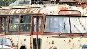 The view of the rusty old bus on the garage