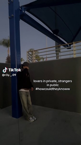 Lovers in Private, Strangers in Public Dynamics