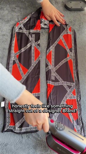 Cos it’s super light, portable and smooth wrinkles faster, especially kill bacteria and dust mites #steamer #garmentsteamer #portableiron #portablesteamer #clothingsteamer