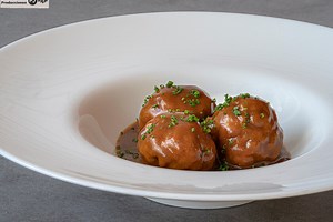 Receta tradicional de albóndigas en salsa española, un clásico tan fácil como resultón