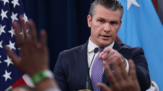 Soupçons d’ingérence du ministre américain de la Défense Hegseth dans les promotions d’officiers femmes et afro-américains - RTBF Actus