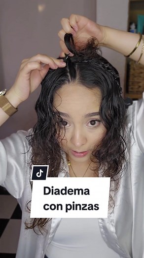 Diadema con pinzas: Tutorial de peinado para cabello rizado