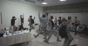 Join SMTOWN as they do the "Chok Chok" dance with Super Junior D&E