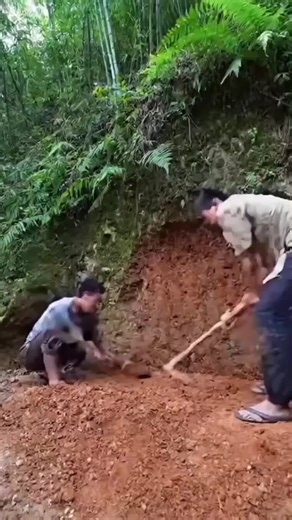 Watch two skilled Asian builders create a full underground home beneath a mountain using only primitive tools. From digging the first foundation to shaping walls and crafting natural structures, this short captures the beauty of raw craftsmanship and soothing nature sounds. #PrimitiveBuilding #UndergroundHouse #NaturalSounds #SurvivalSkills #AncientConstruction