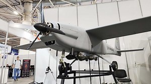 Hunderte Kilometer hinter Grenze - Russen bergen neuartige Ukraine-Drohne nach Luftschlag