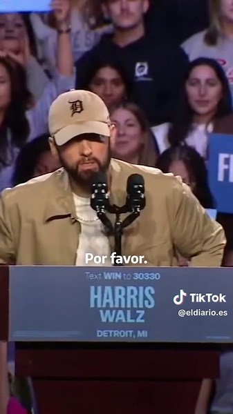 Barack Obama rapeando 'Lose Yourself' junto a Eminem en un mitin en Detroit