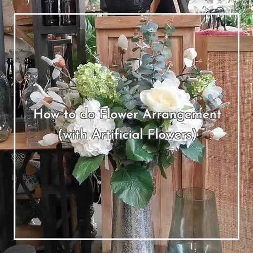 Learn some basics of Flower arrangement in 1.35 seconds. Here we show you how to choose the vase and how to give your arrangement structure and colour. #silkflowers #silkflowerarrangement #bestfauxflowers #flowersinvase