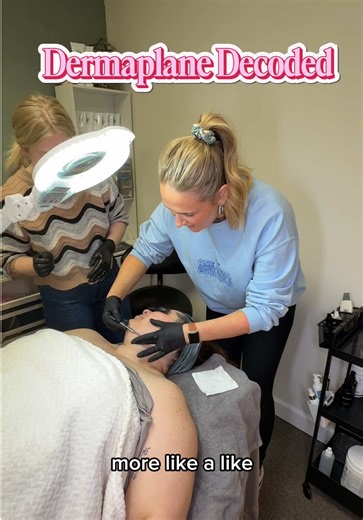 Shout out to @makenzie | licensed esti for being one of the easiest estheticians I’ve ever trained! Earlier in the treatment we talked about working in a bigger section before wiping the blade because it’s hard to find your place again and prevent overlap and missed areas. I didn’t explain it overly well and she stated doing less scooting and more long strokes. Long strokes won’t exfoliate or remove the hair. Once we figured out the confusion it was an easy fix and she’s so teachable. Teachable 