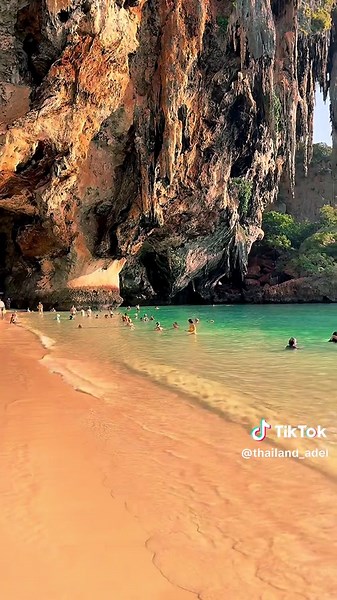 Embracing the pure beach life vibes in Krabi 🏖️🌴 📍Phra Nang Beach - Krabi , Thailand 🇹🇭 . . #thailand #krabi #beachlife #islandlife #vacations #beachlife #thailandtravel #tropicalvibes #railaybeach