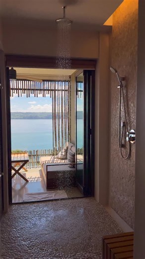 D I A N A | Content Creator | IP Attorney | Influencer on Instagram: "Pura Vida state of mind. 🇨🇷✨ Our stay at @andazpapagayo was a masterclass in modern luxury tucked away in the jungle. From slow mornings watching the sun rise over the bay to fresh tropical fruit breakfasts and afternoons by the infinity pool, every detail felt like a reset for the soul. 🌿🌊 But if I had to pick just one thing? The open-air shower was easily the highlight of my stay. 🚿🌅 There is nothing quite like rinsing