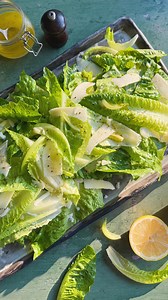 Gratis e-bog: 10 nemme og lækre salater, du kan lave på under 10 minutter 🌱! Til dig fra mig 🥰: En salatbog med 10 lynhurtige salatopskrifter 🥬 Du kender uden tvivl de dage… hvor du ikke har tid, ikke orker 🥱 det store, eller ja... bare har lyst til en hurtig salat. Men ved du hvad? Du får med denne salatbog frisk inspiration til 10 nemme og dejlige salater – netop til de dage. De kan laves på ingen tid ⌛️, og du får alligevel en dejlig salat på bordet 🥗 🥬 🍅 🫑 🥕 ! På videoen ser du et u