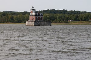 Hudson man videotapes shark in Hudson River