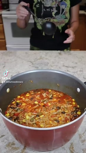 6 Dollar Tree Vegetarian Dinner Options #dollartreedinners #dollartreefood #dollartreerecipes #howtoeatcheap #vegetarian #eatingonabudget #meatlessmeals #meatlessmonday