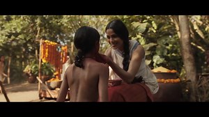 6.8K views · 197 reactions | Mowgli a dévoilé sa bande-annonce. Andy Serkis réalise ce nouveau Livre de la Jungle, et double Baloo. Avec aussi Christian Bale (Bagheera), Benedict Cumberbatch (Shere Khan) et Cate Blanchett (Kaa). Sortie le 24 octobre. Toutes les infos et les bandes-annonces du film : https://bit.ly/2IBZYxl | Cinetrafic | Facebook