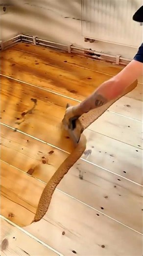The process of filling a wooden floor using a mixture of sawdust and resin.#shorts #construction